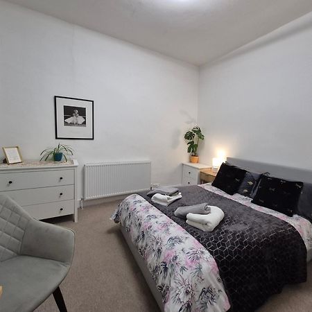 Stylish And Bright Flat In London N8 Turnpike Lane - Piccadilly Line Apartamento Exterior foto