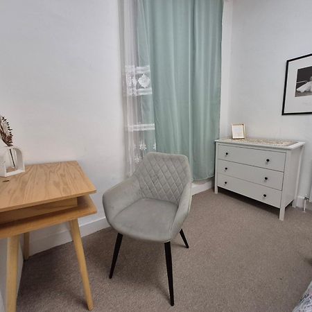 Stylish And Bright Flat In London N8 Turnpike Lane - Piccadilly Line Apartamento Exterior foto