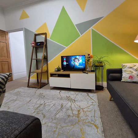 Stylish And Bright Flat In London N8 Turnpike Lane - Piccadilly Line Apartamento Exterior foto