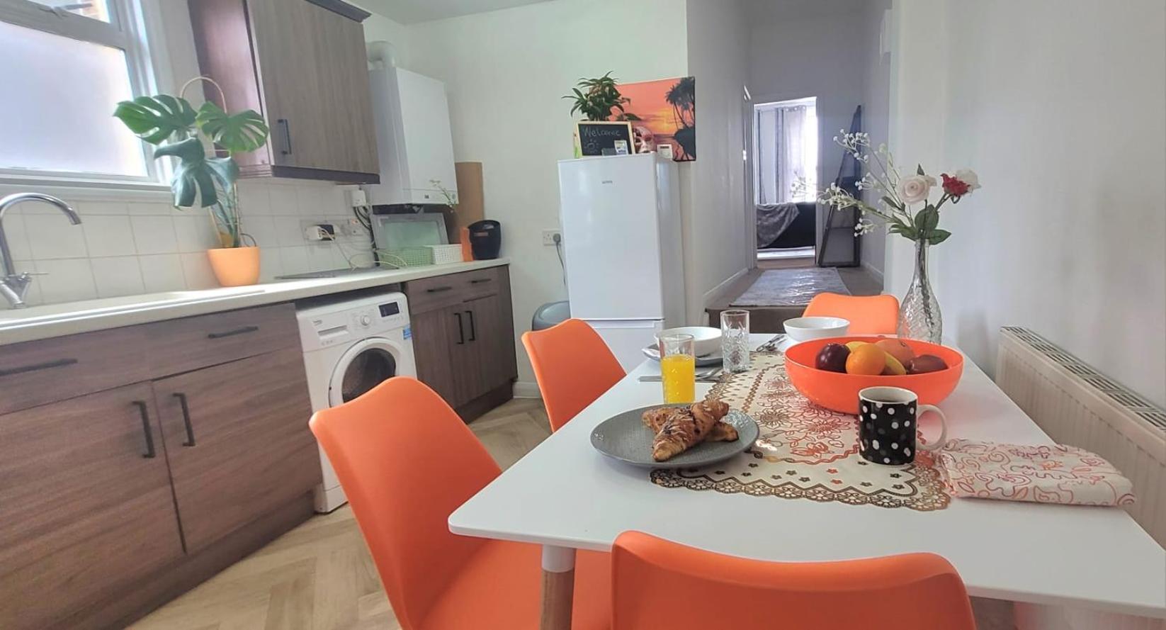 Stylish And Bright Flat In London N8 Turnpike Lane - Piccadilly Line Apartamento Exterior foto