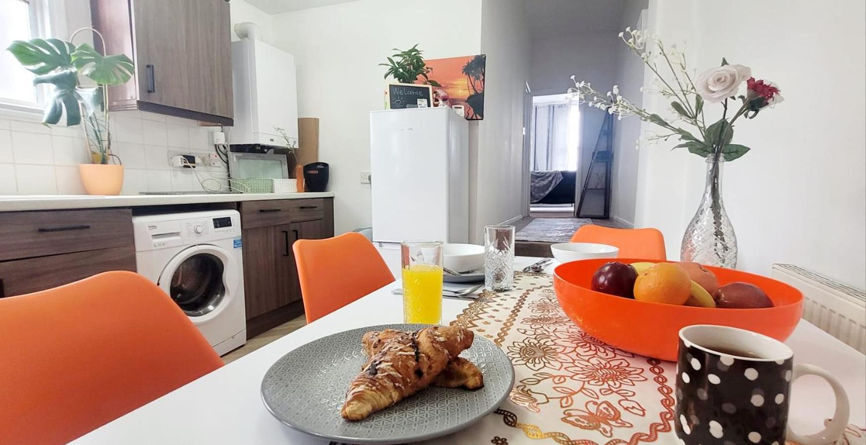 Stylish And Bright Flat In London N8 Turnpike Lane - Piccadilly Line Apartamento Exterior foto